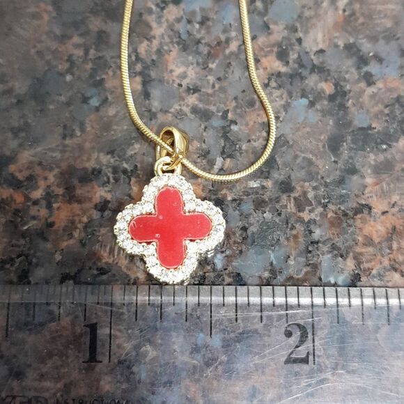 Reversible Red/Green Sparkly Clover Leaf Necklace...New - Picture 5 of 6